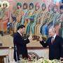 Chinas Xi Jinping (l.) und der russische Präsident Wladimir Putin: eine Zweckehe mit Fragezeichen