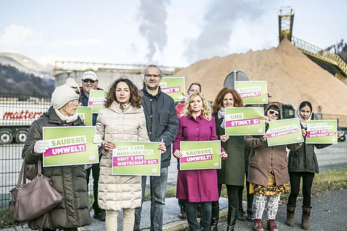 Als Vertreter der Firma Mondi war Wolfgang Knes, Betriebsratsvorsitzender, bei der Demo anwesend: "Ich habe Verständnis für den Ärger, wenn es starke Gerüche gibt. Aber wir haben auch etwas getan und Großinvestitionen getätigt, um die Situation zu verbessern. Ich finde, dass es zuvor Gespräche hätte geben sollen, bevor man eine Demonstration organisiert. Diese gab es aber leider nicht."