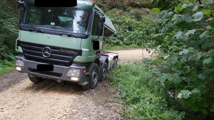Am Donnerstag musste ein Lkw im Schladnitzgraben in Leoben geborgen werden.