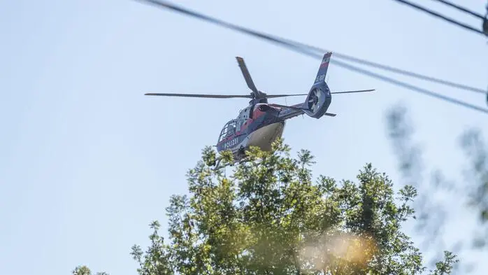 Auch ein Polizeihubschrauber kreiste am Mittwochnachmittag über Graz (Sujetbild)