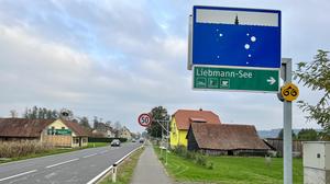 Die Liebmannsee-Kreuzung vor Altneudörfl: Für rund 100 Meter gilt hier ein 50er - aber nicht mehr lange. Dann gilt 50 bis zur Ortstafel