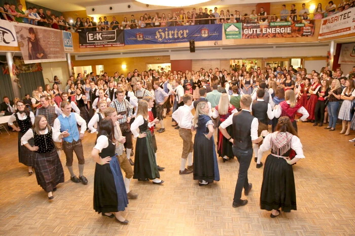 Den gelungenen Auftakt bildete die schwungvolle Eröffnungspolonaise. 