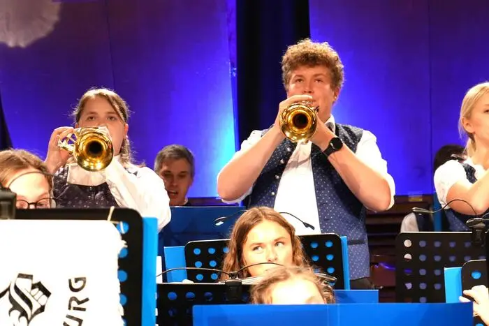 Geehrt wurde die Jungmusikerin Nina Elisabeth Pracsner am Instrument Querflöte mit dem ÖBV-Leistungsabzeichen in Bronze mit ausgezeichnetem Erfolg.