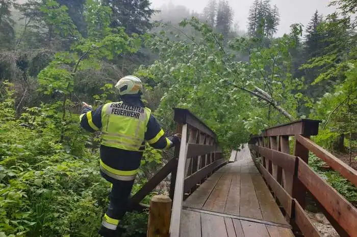 Auch die Freiwillige Feuerwehr in Hall stand im Unwettereinsatz.