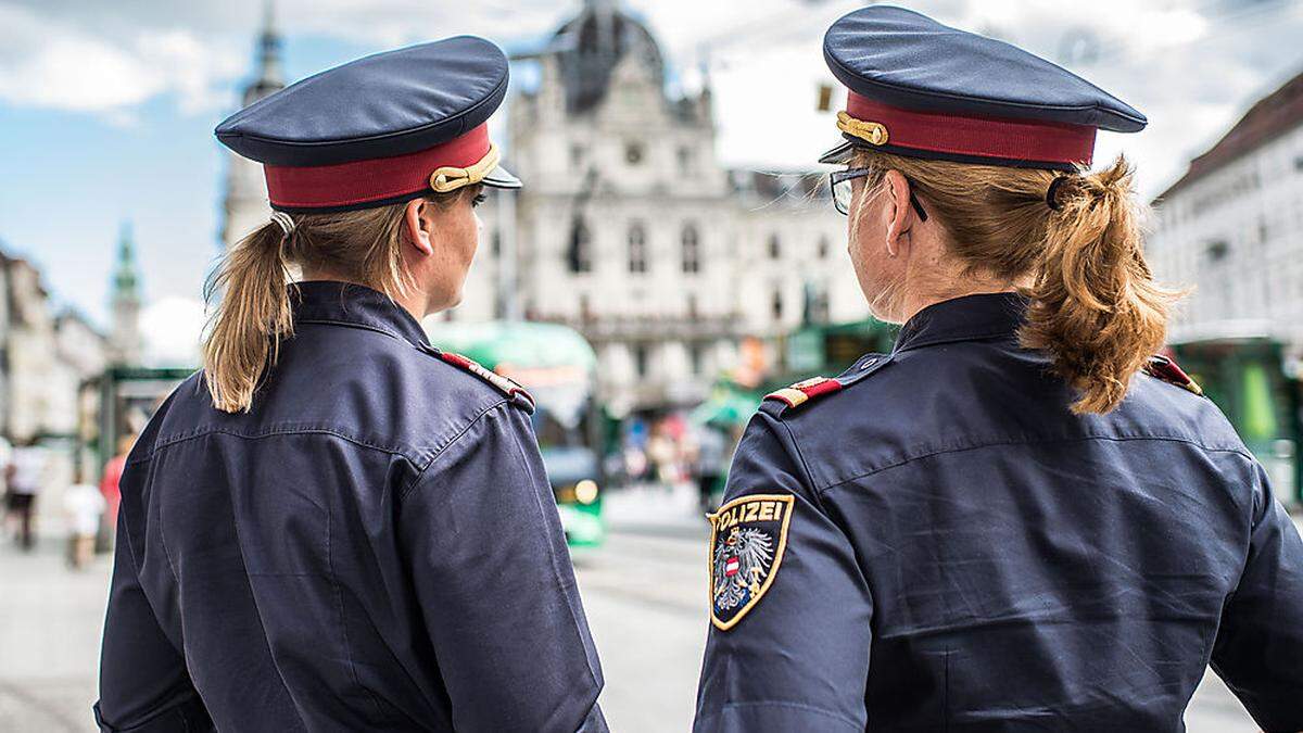 Polizisten (Symboldbild)