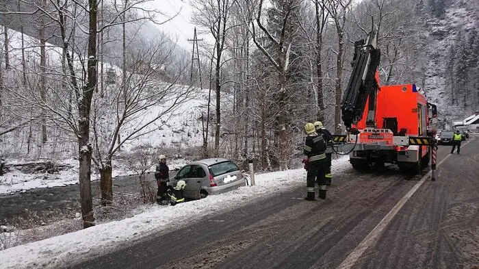 Die Feuerwehr Kapfenberg eilte zum Unfallort und half.