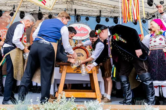 Villacher Kirchtag 2025  ViKi2025 Eröffnung Bieranstich