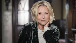 Elisabeth Herrmann reist aus Berlin an