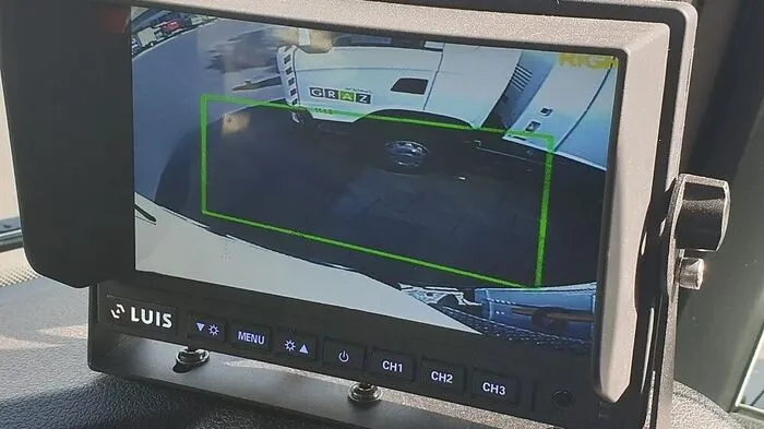 So sieht der Fahrer das Bild des Abbiege-Assistenten