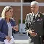 Klaudia Tanner mit Generalstabschef Robert Brieger. Er soll die Reform umsetzen