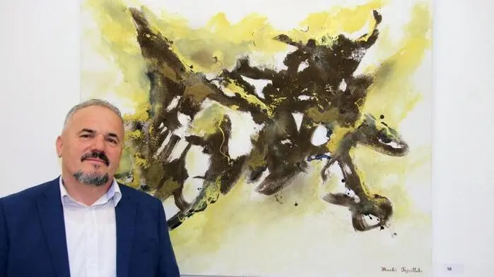 Mit einer bemerkenswerten Ausstellung kann die Ganggalerie St. Josef in Voitsberg aufwarten: Der im Kosovo, im ehemaligen Jugoslawien geborene und seit 1991 in der Weststeiermark lebende Künstler Haxhi Fejzullahi stellt unter dem Titel „Leben zwischen zwei Welten“ eine Auswahl seiner Werke vor. 