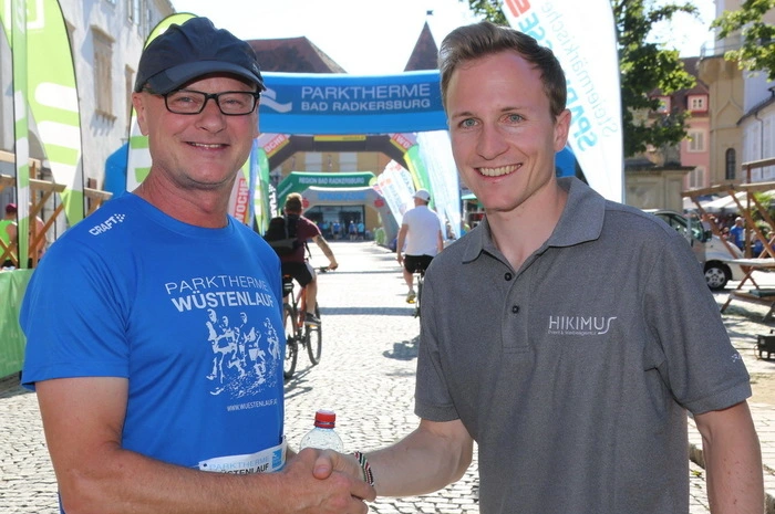 In eine neue Ära ging der 17. Parktherme-Wüstenlauf. 16 Laufevents hatte Rudi Weber mit seinem Team in der Thermenstadt organisiert. Nach einjähriger Pause übergab er die Agenden der Organisation an die Agentur "Hikimus" rund um Achim Wippel und startete erstmals auch selbst beim Wüstenlauf.