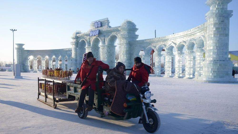 Eine riesige Stadt aus Eis und Schnee entstand in China