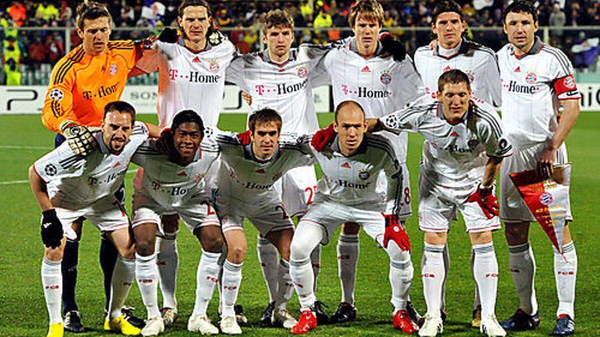Am 9. März 2010 debütierte David Alaba (vorne 2. von links) im Star-Ensemble des FC Bayern München