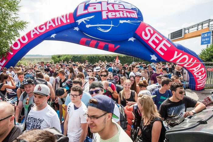 Schon am Mittwoch um 8 Uhr, als der Campingplatz seine Tore öffnete, war der Andrang groß - und blieb es zum Nachmittag. Aufgrund der erhöhten Sicherheitsbestimmungen wird übrigens verstärkt kontrolliert - mit Wartezeiten ist also zu rechnen!