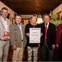 Herausgeber Klaus Egle, "Wirtshausführer Wirt 2019“ Willi Klinger aus Oberösterreich, Karnerhofwirte Adi und Hans Melcher, Herausgeberin Renate Wagner-Wittula (von links)