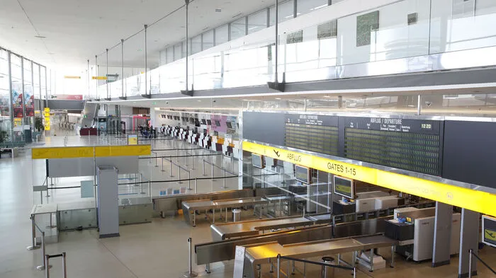 Mit Mittwochnacht stellte die AUA am Flughafen Wien ihren Linienbetrieb auf Notbetrieb um, in Graz blieb der Flughafen weiterhin offen.