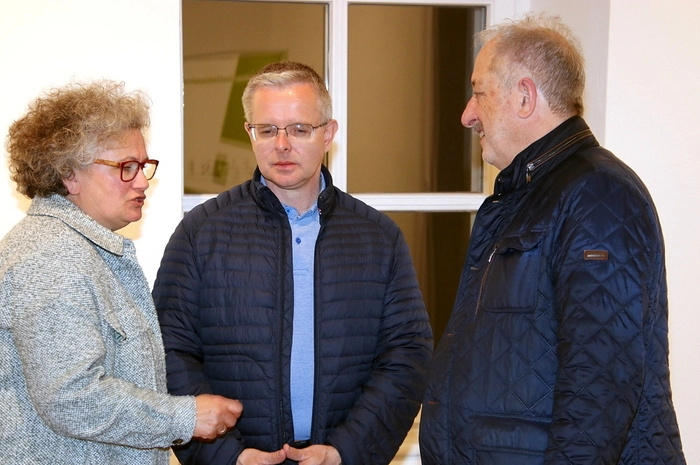 Martina Parker präsentierte ihren aktuellen Gartenkrimi „Aufblattelt“ und ihre Schreibschwester Susanne Kristek stellte ihren Roman „Die nächste Depperte“ vor.