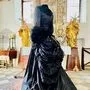 Eine Replik des Trauerkleides ist in der Schlosskapelle zu sehen