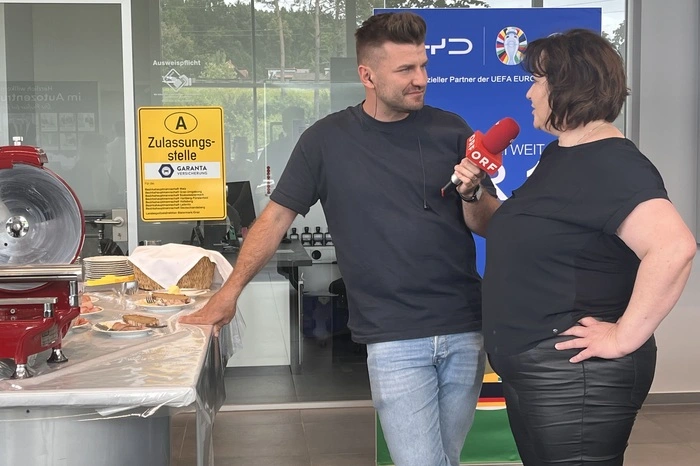 Dabei konnten alle Gäste Probefahrten mit den lagernden Autos tätigen, ihren Liederwunsch beim Radio Steiermark Wurlitzer äußern und 50 Prozent Rabatt auf alle Waschprogramme in der Bürstenwaschstraße gab es auch. 