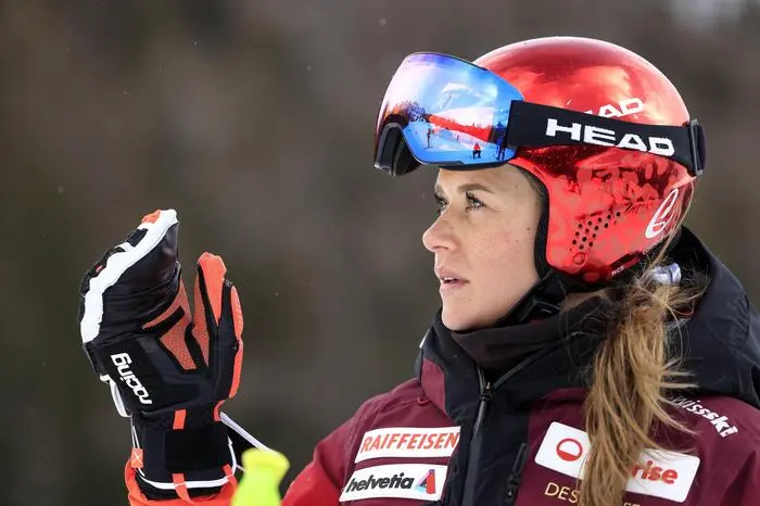 Corinne Suter: Für das Schweizer Team wird Cortina zum Lazarett. Suter reißt sich bei einer Landung in der ersten Cortina-Abfahrt das Kreuzband im linken Knie. 