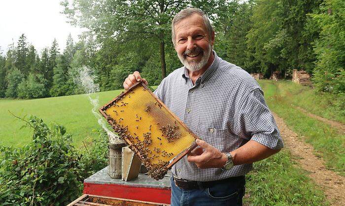 Der Passailer Imker Karl Kreiner freut sich über eine gute Honigernte, auch wenn es heuer kaum Waldhonig gibt