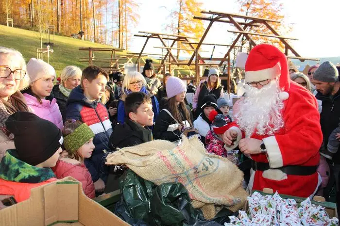 Für alle Kinder wurden an beiden Tagen insgesamt 500 Päckchen vom Weihnachtsmann verteilt