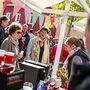 Marktstände laden beim Fest zum Verkosten ein