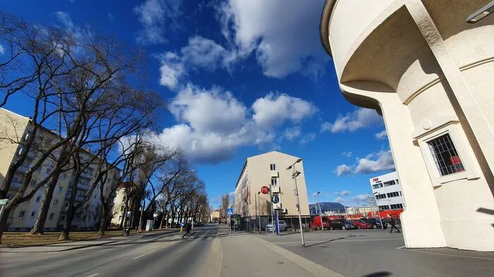 Gegenüber dem ÖBB-Wasserturm fallen sechs Bäume. Sonst schafft die Straßenbahn die Kurve in die Daungasse nicht.
