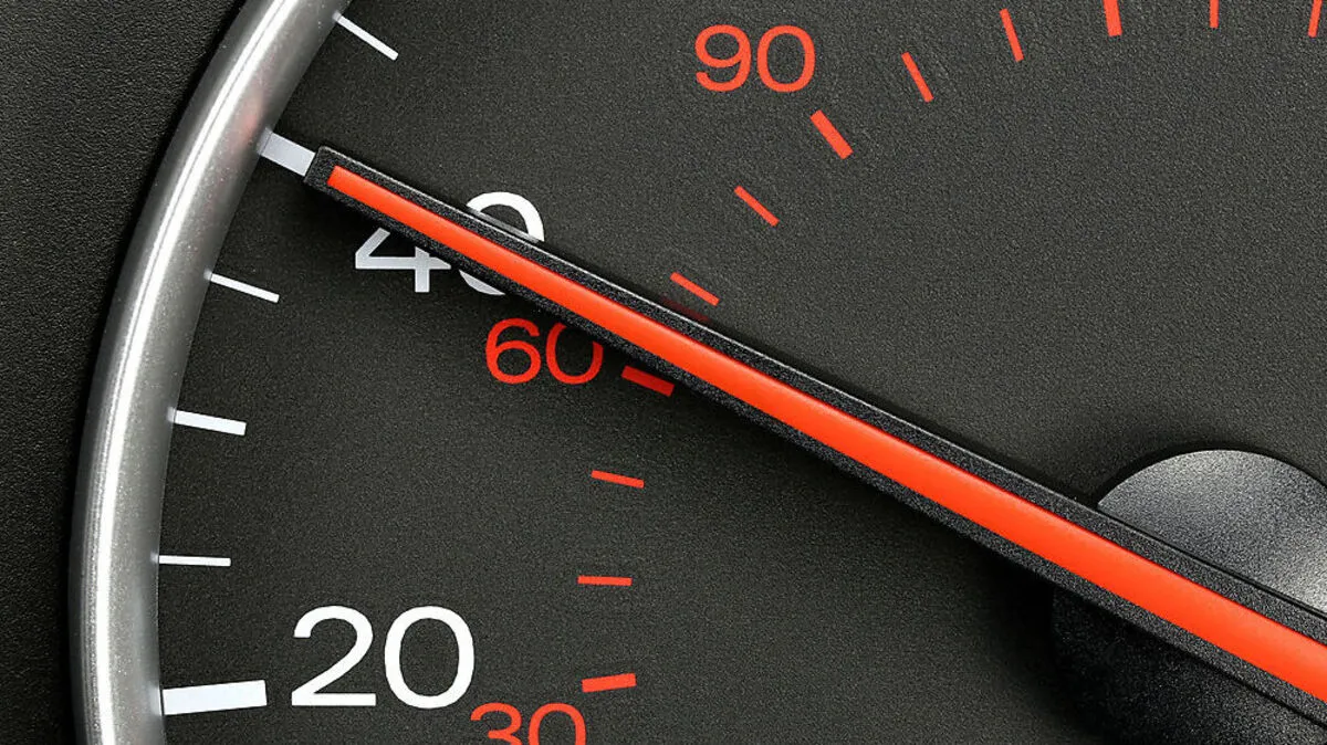 Die Fahrgeschwindigkeit ist an die "hierfür maßgebenden Umstände" anzupassen...