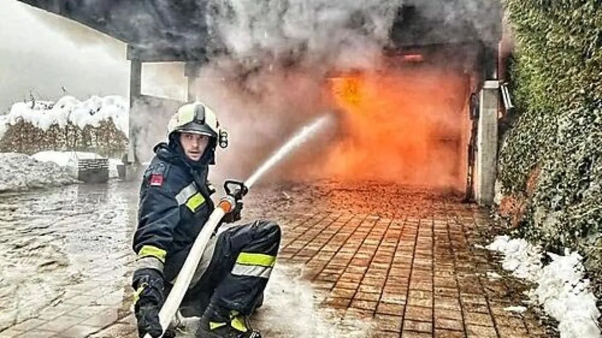 Aufgrund der massiven Brandausbreitung wurden die Löschangriffe von mehreren Seiten gleichzeitig durchgeführt