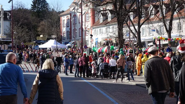 So viel los wie lange nicht war beim Weizer Faschingsumzug 2023.