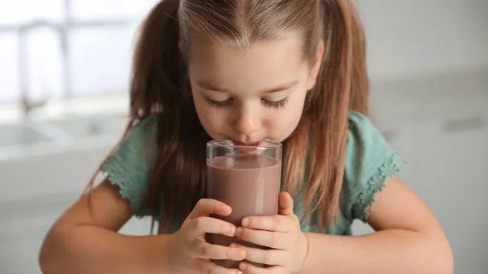 Speziell bei Kinderlebensmitteln sollten Eltern genau auf die Angaben zum Zuckergehalt achten