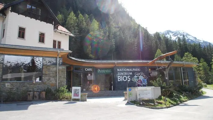 Ein Gebäude