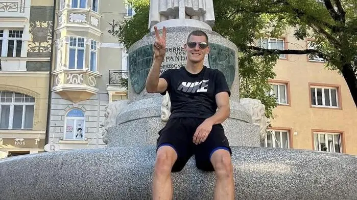 „Der Arthur-Lemisch-Platz ist ab heute offiziell in meinen Besitz übergegangen“, ließ André Wurzer via Instagram nach seiner Aktion wissen