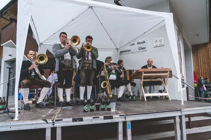 Für die feinen Klänge hat die Dölsacher Tanzmusik.