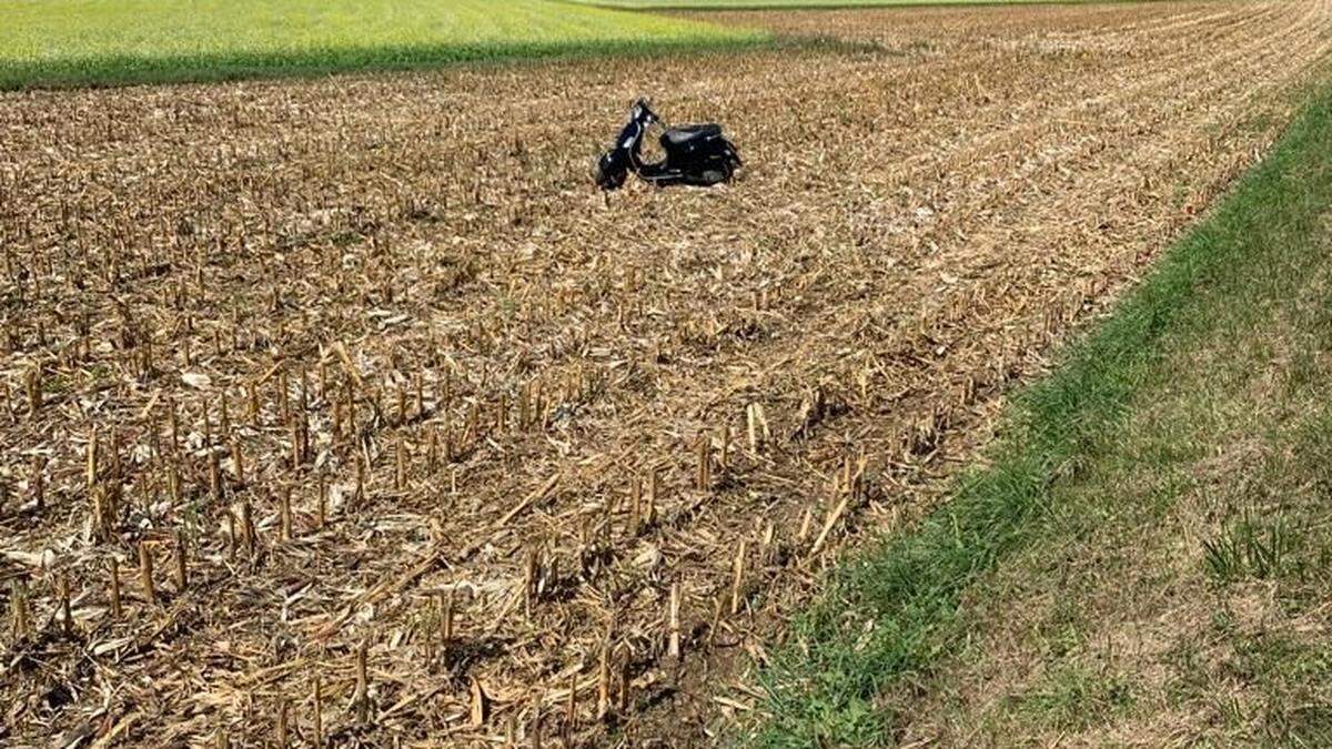 Das Unfallfahrzeug musste aus einem Maisacker geborgen werden