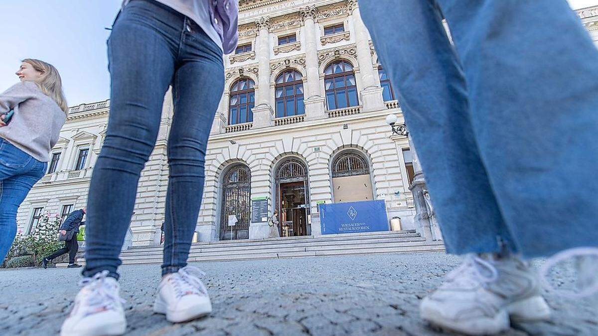 An die Uni Graz darf man nur mehr mit einem Nachweis für die Impfung, die Genesung oder für einen PCR-Test