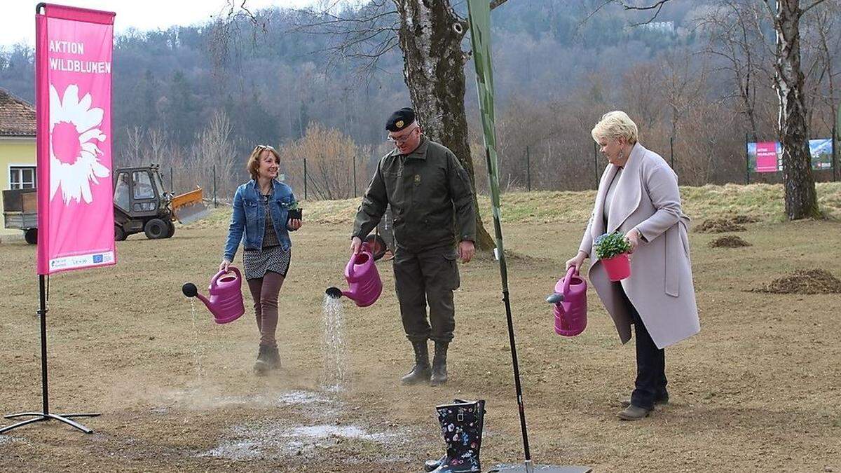 Christine Podlipnig (Blühen&Summen), Heinz Zöllner und Daniela Lenz (Bundesheer)