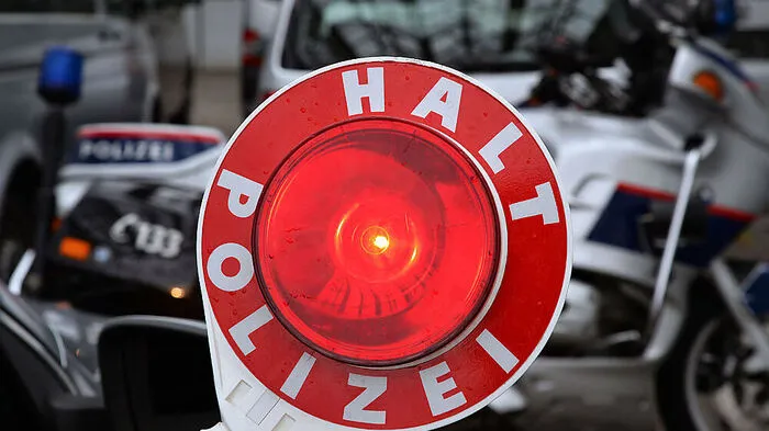 Die Polizisten haben eine Reihe von Verfehlungen des Kraftfahrers festgestellt
