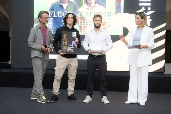 Elke Rock (r.) und Thomas Zenz mit Preisträgern