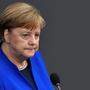 Angela Merkel zeigt sich erschüttert