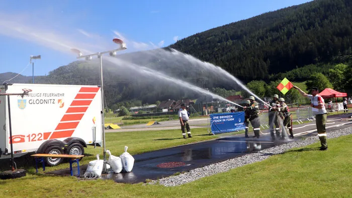 Die Freiwillige Feuerwehr Strassburg bei ihrem Einsatz.