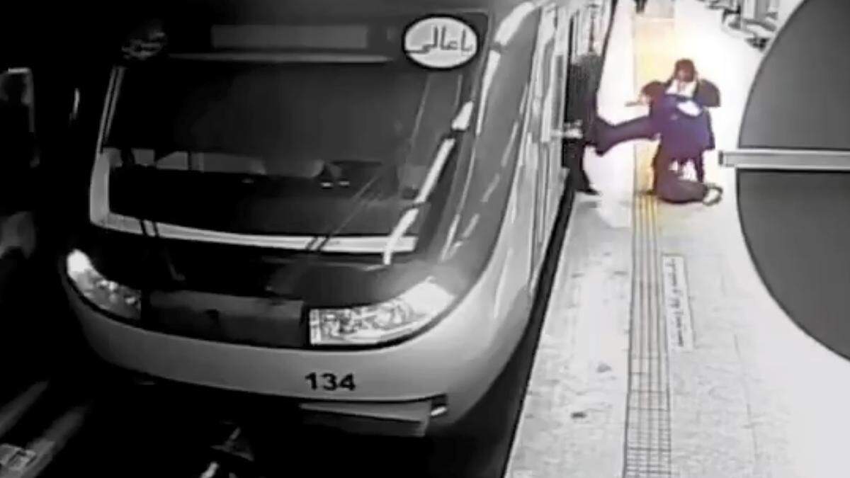 Am 1. Oktober wurde Armita Garawand von der Sittenpolizei aus der U-Bahn gezerrt