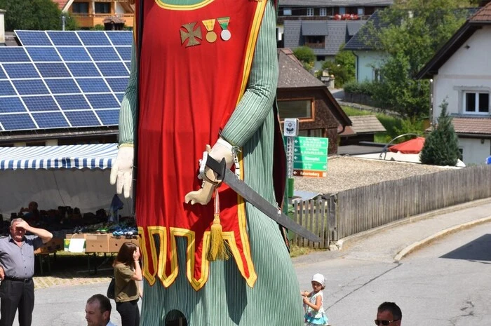 Keine leichte Aufgabe für die beiden Samsonträger Ernst Thanner und Peter Dengg.