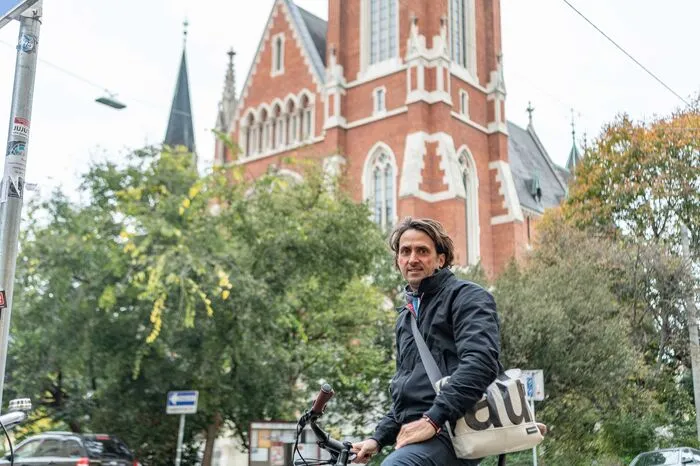 Streng genommen ist Auer ja Waltendorfer, mit seiner Frau und seinen drei Söhnen wohnt er am Fuß des Ruckerlbergs. Trotzdem fühlt er sich als echter St. Leonharder. "Mein ganzes Leben vom Kindergarten an hat sich in diesem Bezirk abgespielt", so Auer.
