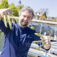 Seespitz Küchenchef Thomas Gruber weiß die Stängel gekonnt in Szene zu setzen.