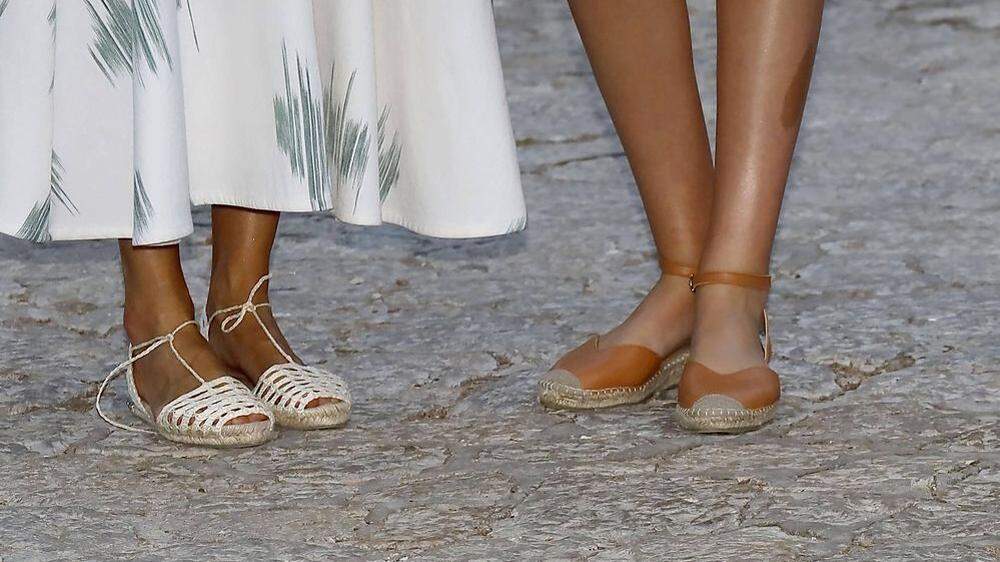 Ob zum Schnüren, Reinschlüpfen oder mit Verschluss, Espadrilles gibt es in vielen Ausführungen - die spanischen Royals setzen auf das sommerliche Schuhwerk