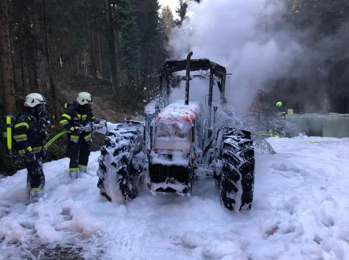 Mit dem Schaumrohr konnte der Brand rasch gelöscht werden