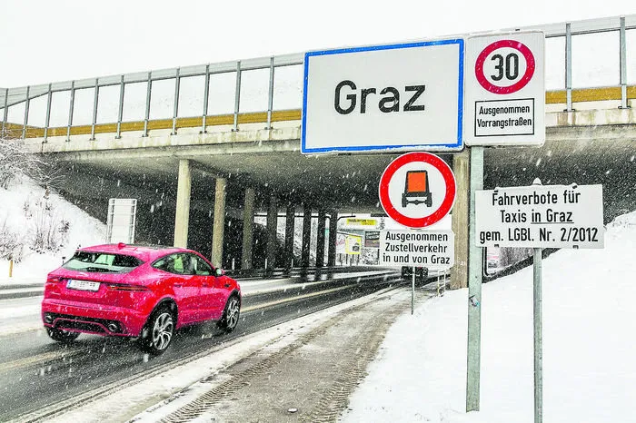 Steirischer Brite: Der neue Jaguar E-Pace wird bei Magna Steyr gebaut. Wir führen ihn durch seine ­Heimatstadt.